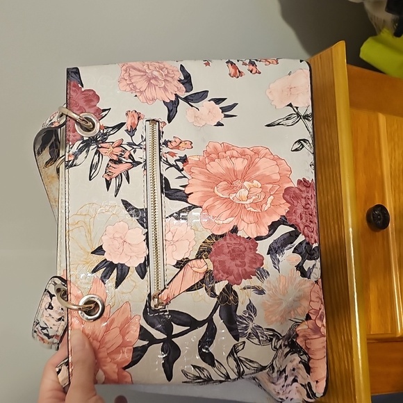 Guess Floral Purse - Picture 6 of 11